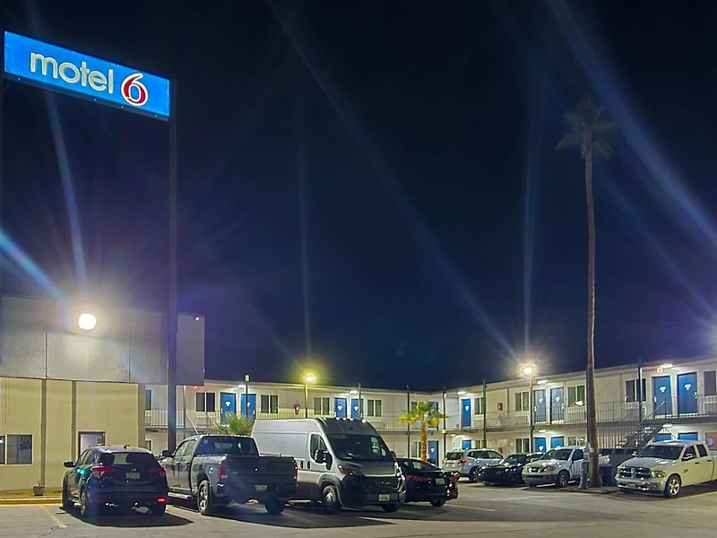 Motel 6 Blythe - South 8