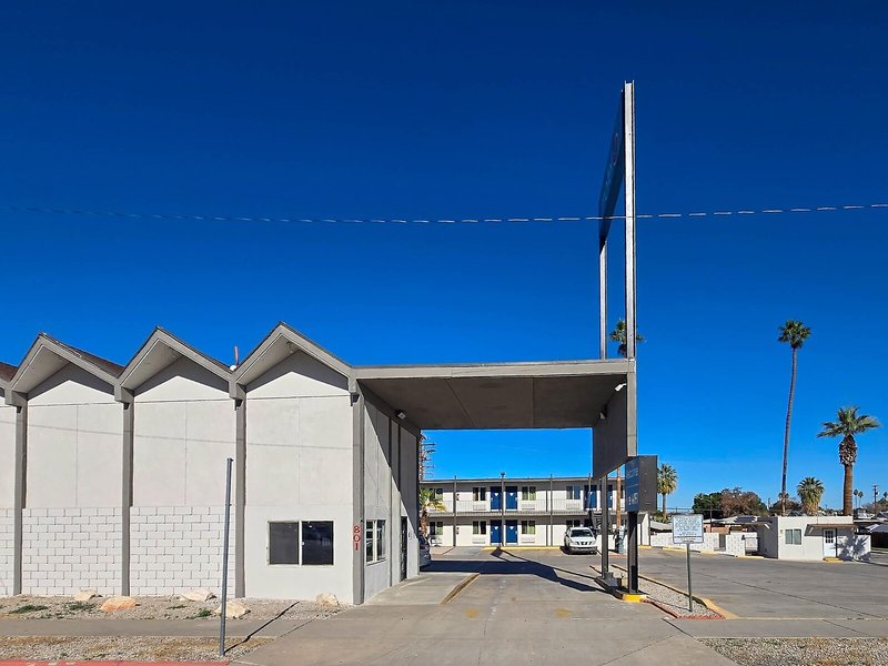 Motel 6 Blythe - South 9