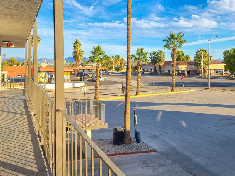 Motel 6 Blythe - South 10