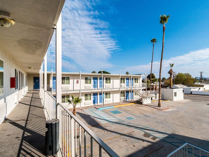 Motel 6 Blythe - South