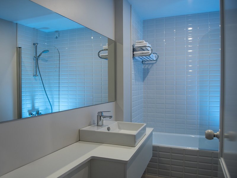 Cristal Marinha 44 - Bathroom Example