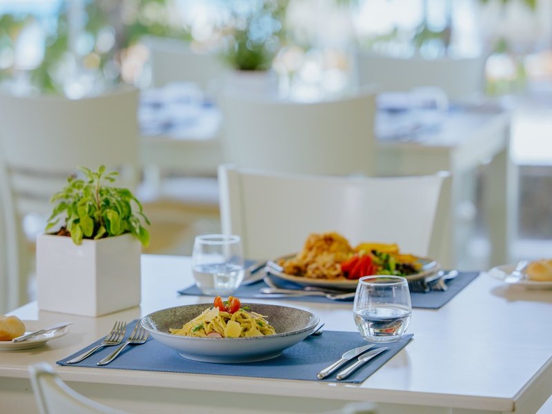 The Golden Bay Beach Hotel 33 - Restaurant