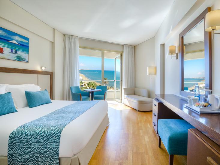 The Golden Bay Beach Hotel 7