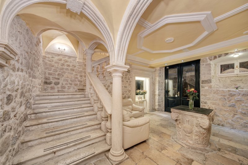 Palmotta Palace 1