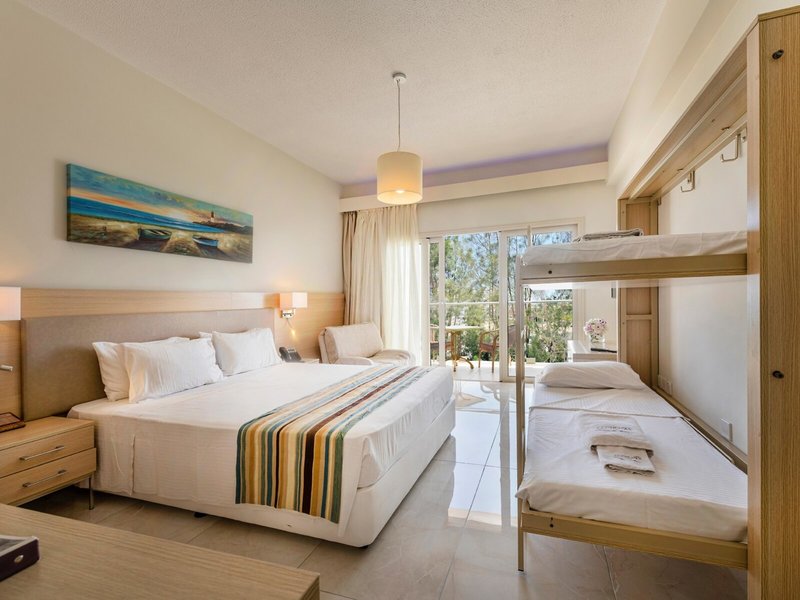 Pernera Beach Hotel 28