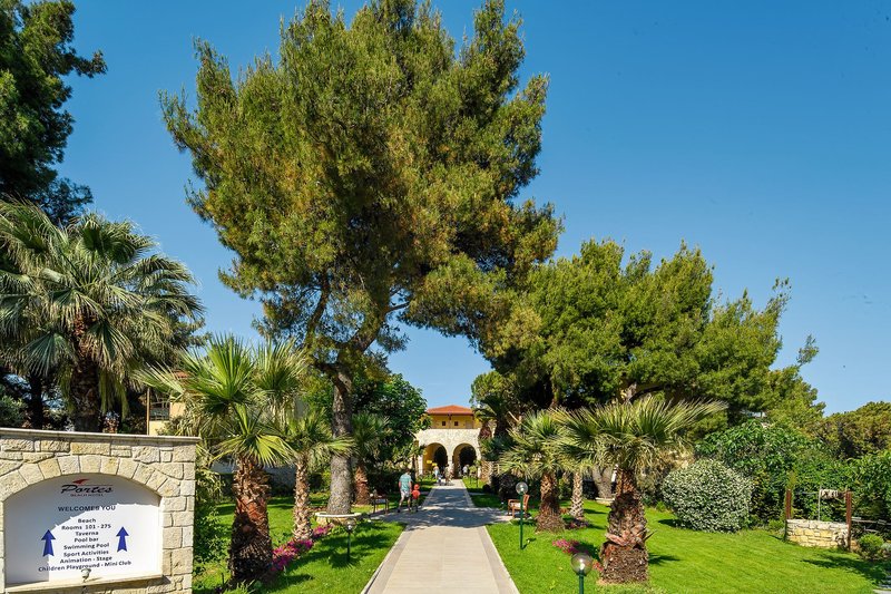 Portes Beach 4 - Garden