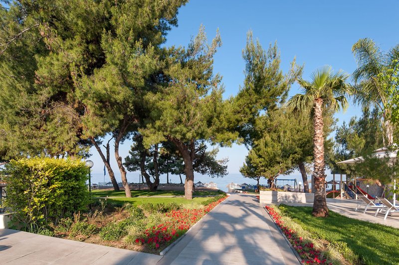 Portes Beach 8 - Garden