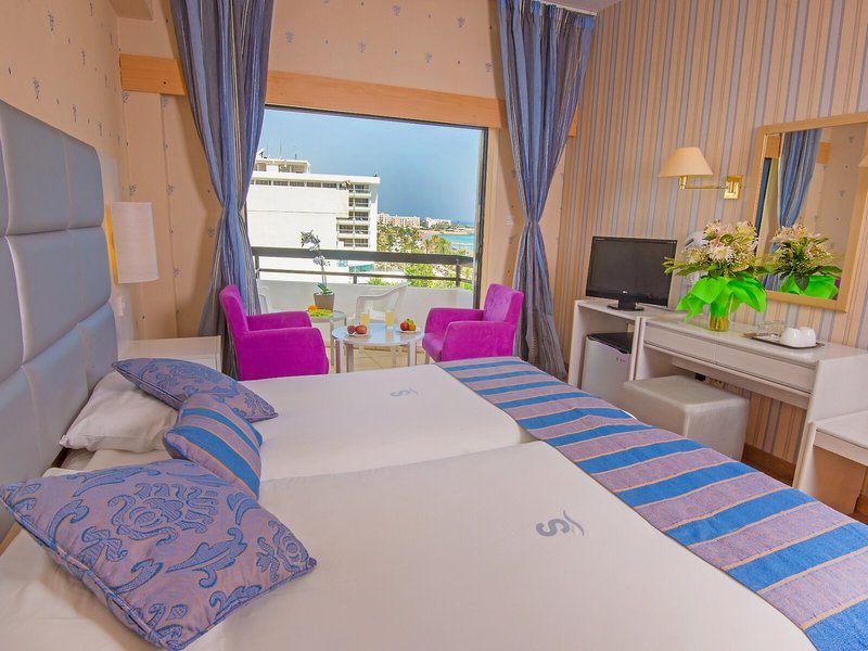 Silver Sands Beach Hotel 40