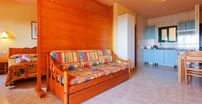 Apartamentos Cabo de Baños by Mij 4
