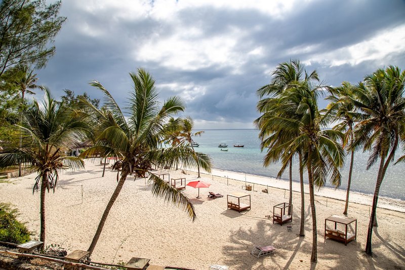 PrideInn Paradise Beach Resort 7