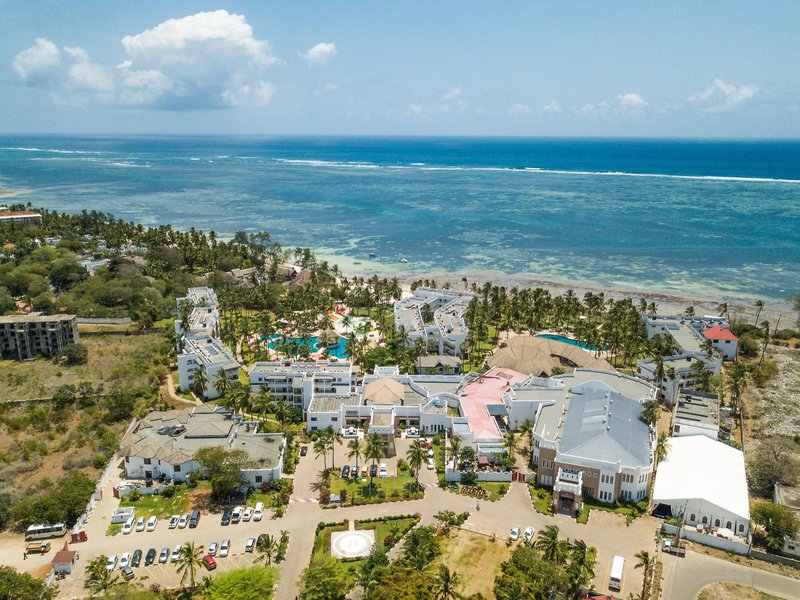 PrideInn Paradise Beach Resort 9