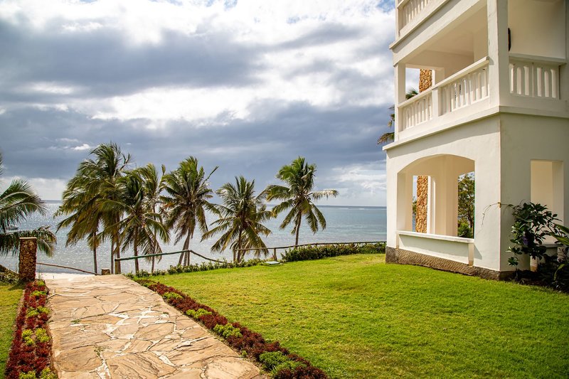 PrideInn Paradise Beach Resort 13