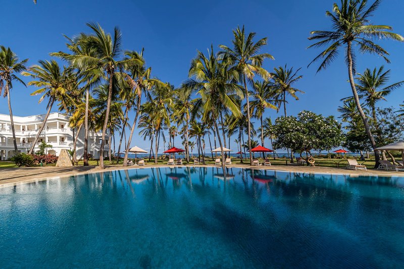 PrideInn Paradise Beach Resort 16