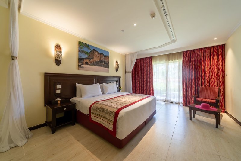 PrideInn Paradise Beach Resort 20
