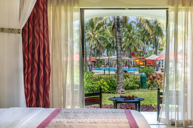PrideInn Paradise Beach Resort 21