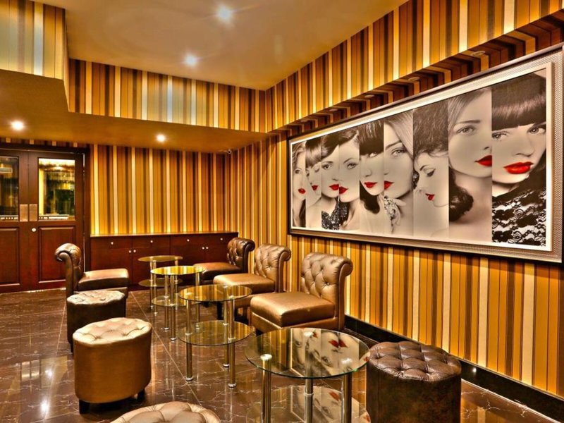Chateau de Sukhumvit 8