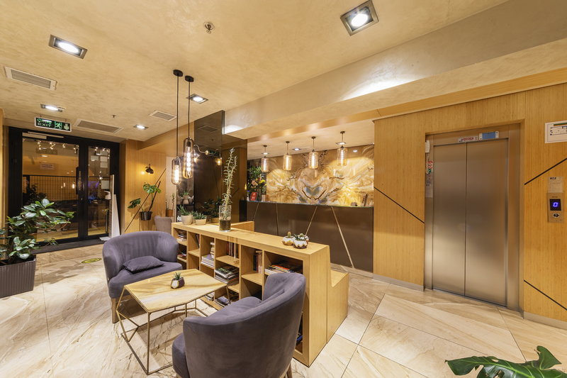 Ayramin Deluxe Hotel 4