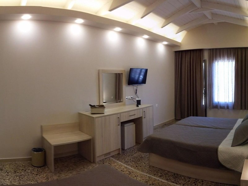 Anetis Beach Hotel 32