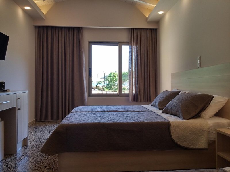 Anetis Beach Hotel 36