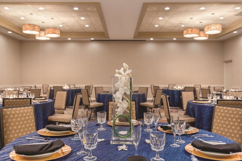 Embassy Suites by Hilton Orlando International Drive ICON Park 24
