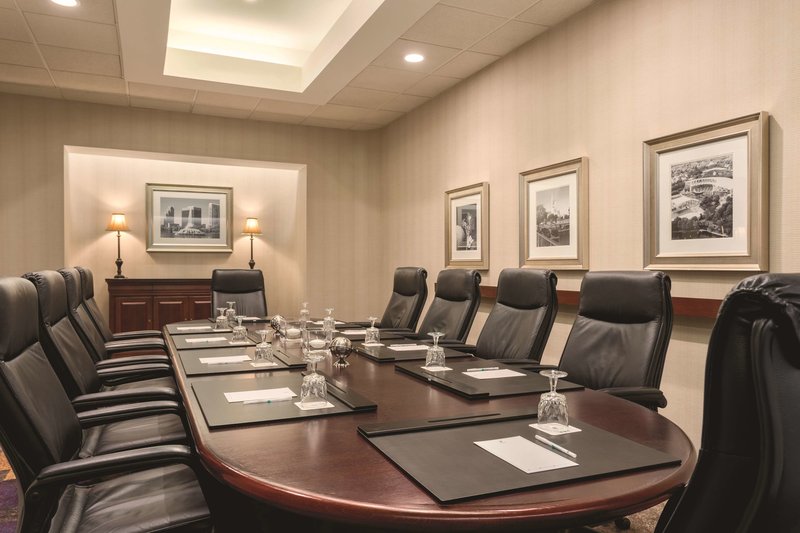 Embassy Suites by Hilton Orlando International Drive ICON Park 25