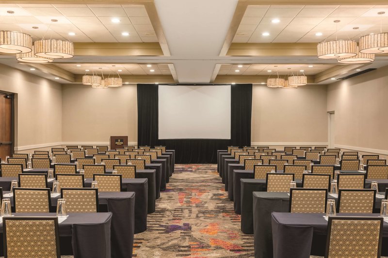 Embassy Suites by Hilton Orlando International Drive ICON Park 26