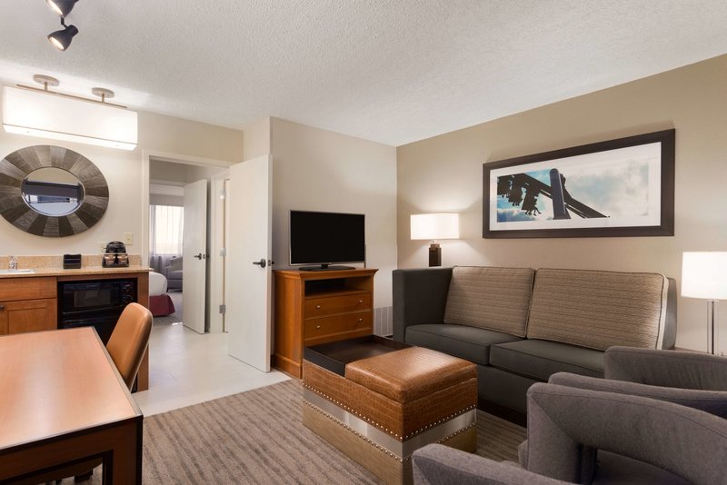 Embassy Suites by Hilton Orlando International Drive ICON Park 43