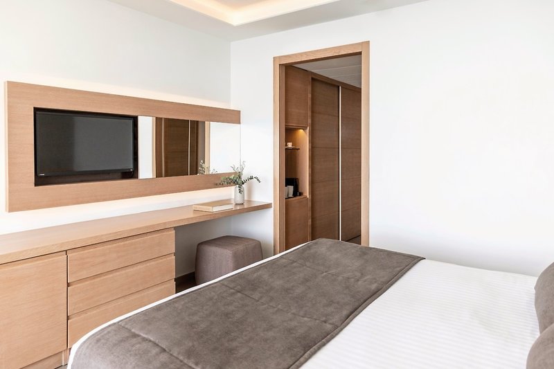 The Royal Apollonia Beach Hotel 4