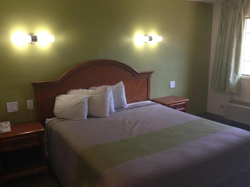 Red Carpet Inn New Brunswick 4