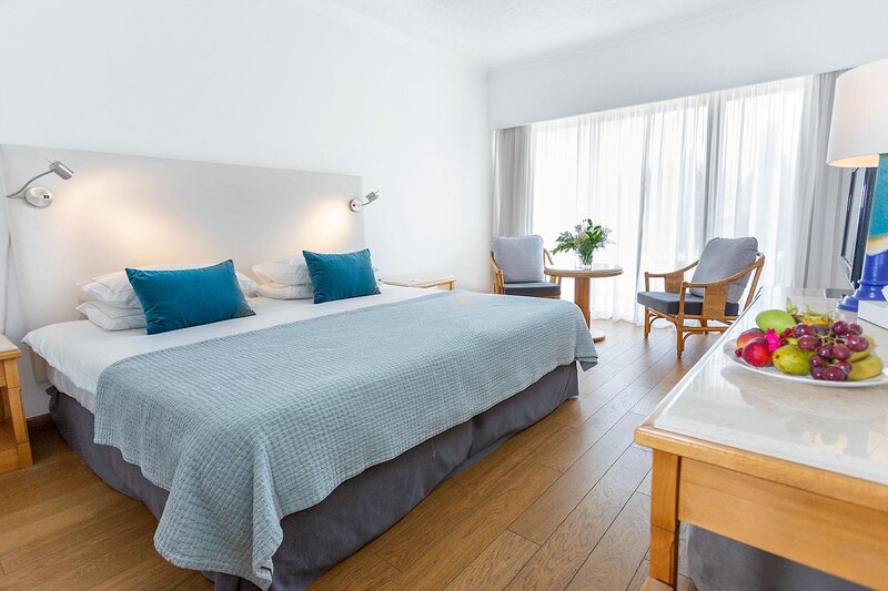 Coral Beach Hotel & Resort 17