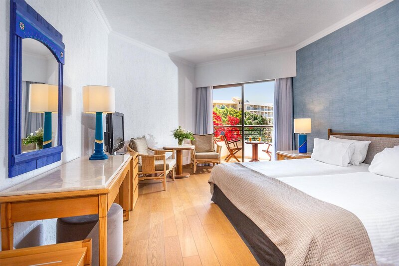 Coral Beach Hotel & Resort 18