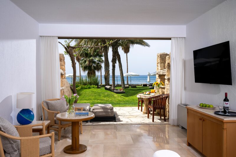 Coral Beach Hotel & Resort 96