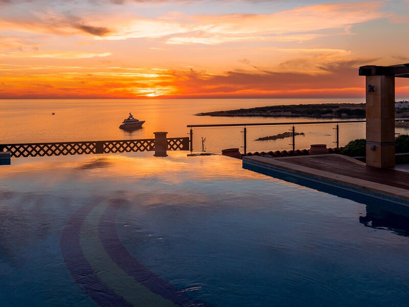 Coral Beach Hotel & Resort 110