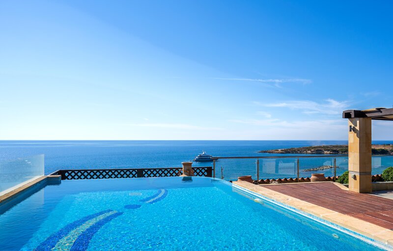 Coral Beach Hotel & Resort 112