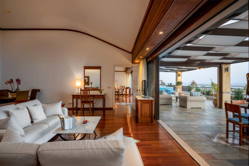 Coral Beach Hotel & Resort 128