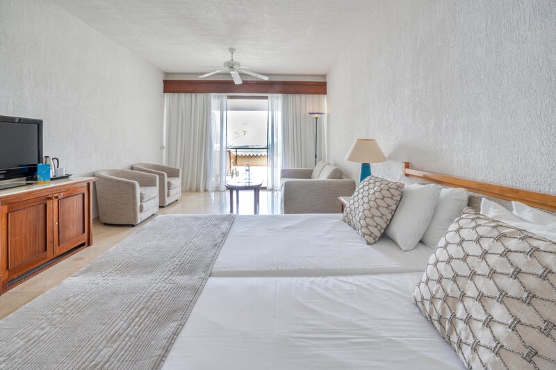 Coral Beach Hotel & Resort 138