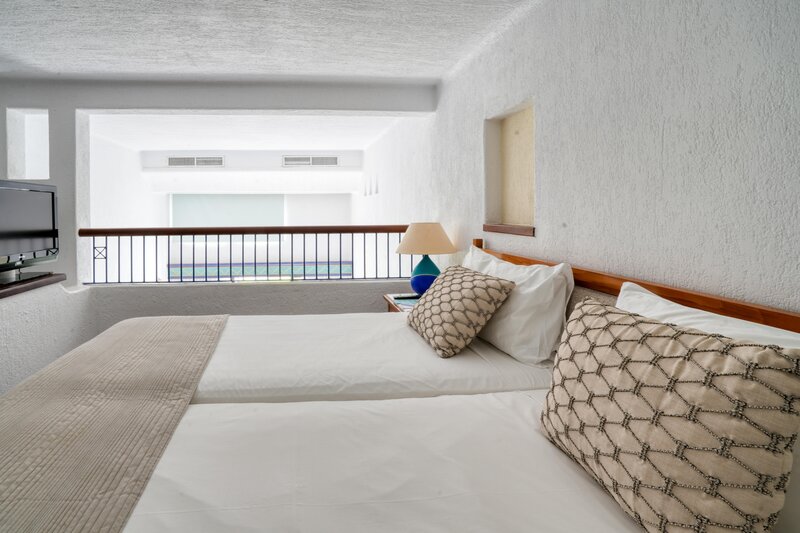 Coral Beach Hotel & Resort 146