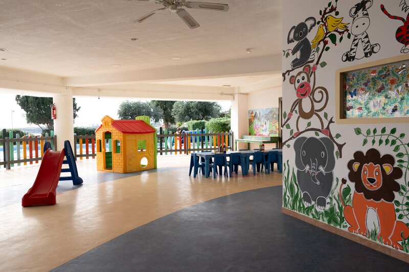 Coral Beach Hotel & Resort 156