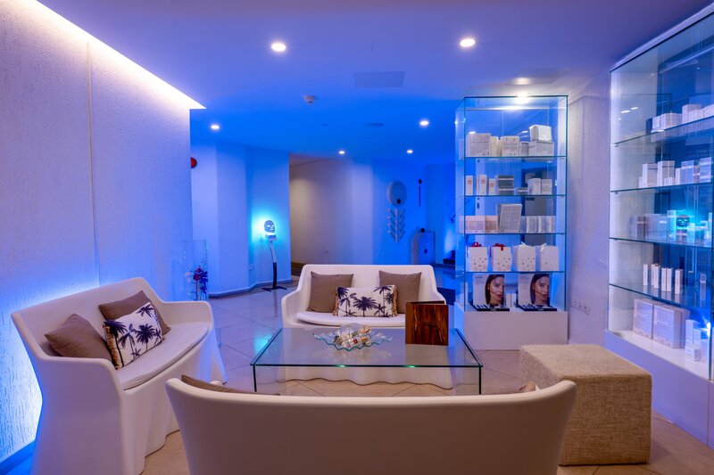 Coral Beach Hotel & Resort 163