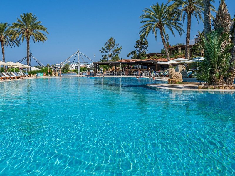 Coral Beach Hotel & Resort 8