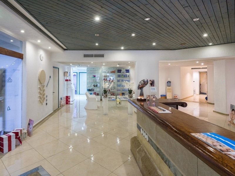 Coral Beach Hotel & Resort 35