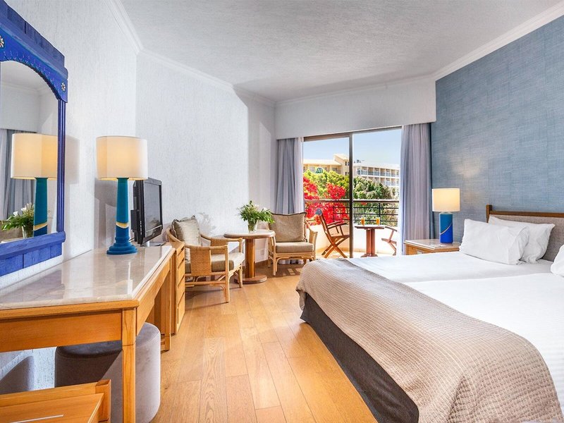 Coral Beach Hotel & Resort 41