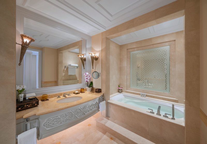 Emirates Palace Abu Dhabi 37 - Bathroom Example