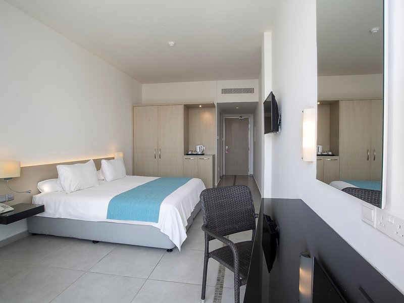 smartline Paphos 37