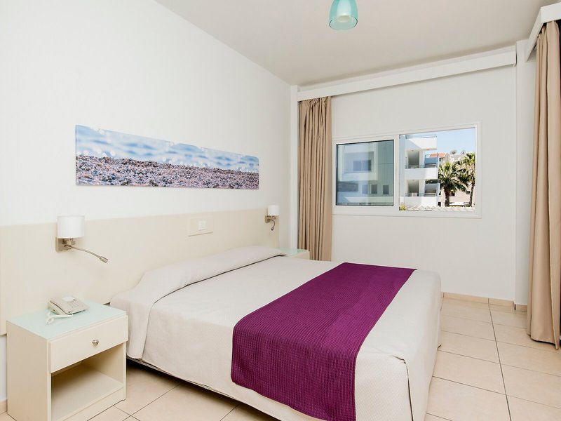 smartline Paphos 38
