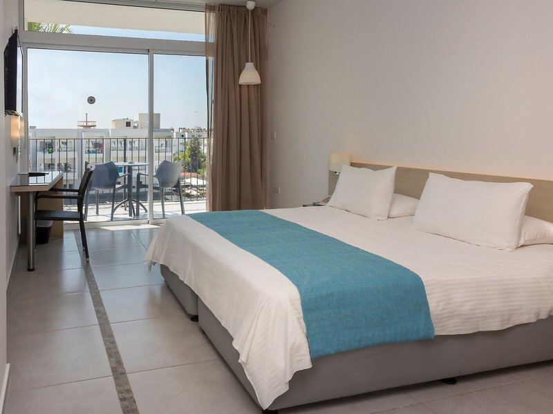 smartline Paphos 41