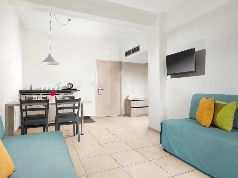 smartline Paphos 42
