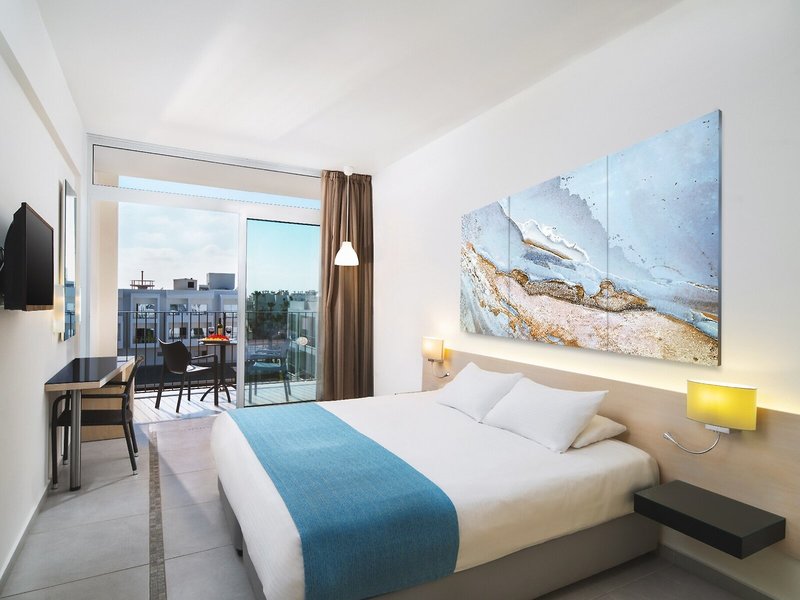 smartline Paphos 44