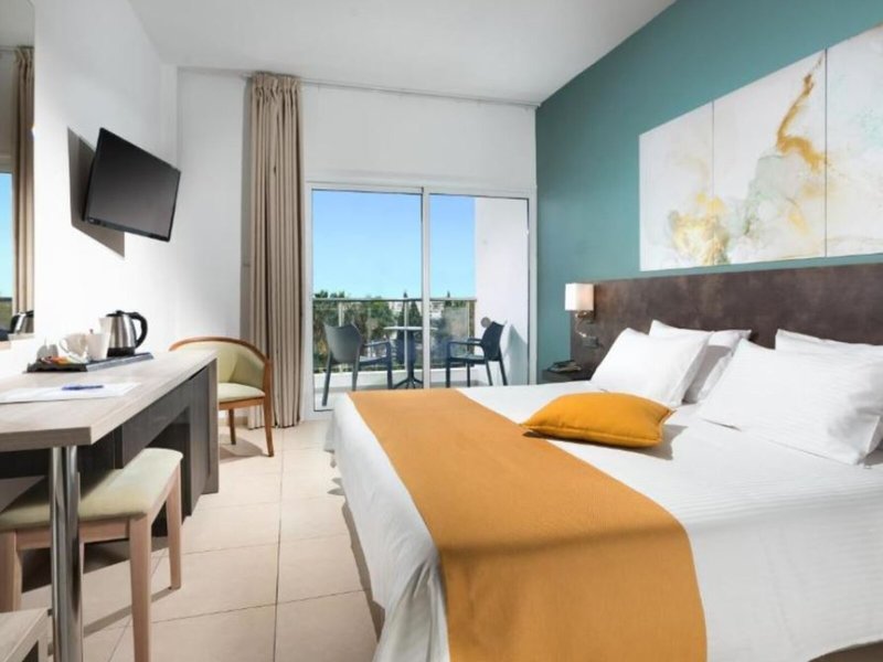 smartline Paphos 47