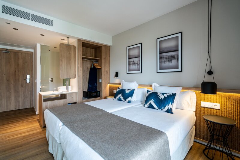 El Lago 16
